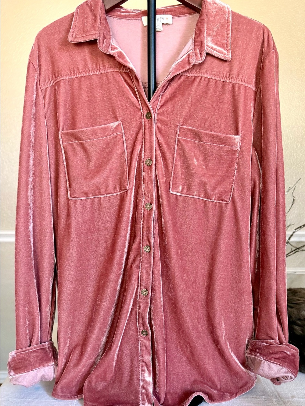 Umgee velvet button down top with pockets size 2x - Picture 5 of 6